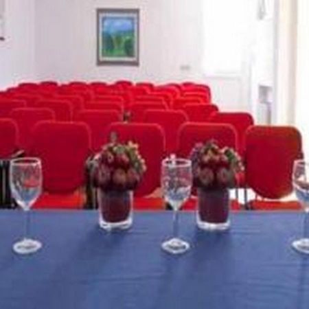 Hotel De La Ville Central Латина Екстериор снимка