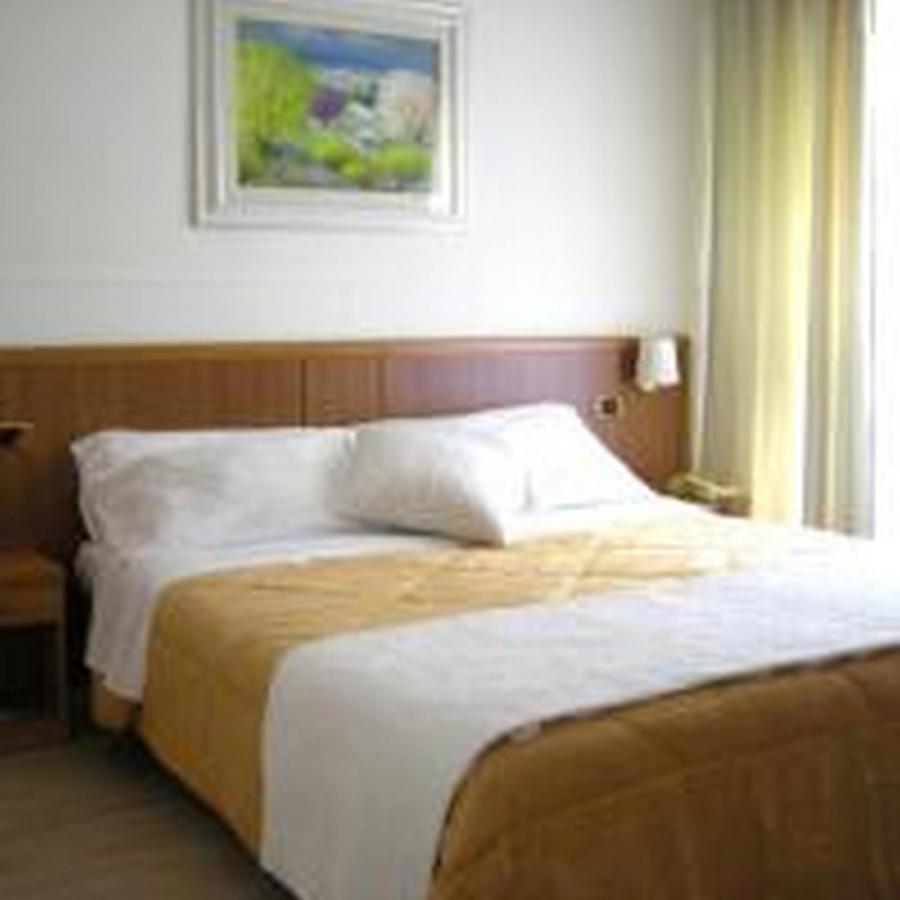 Hotel De La Ville Central Латина Екстериор снимка