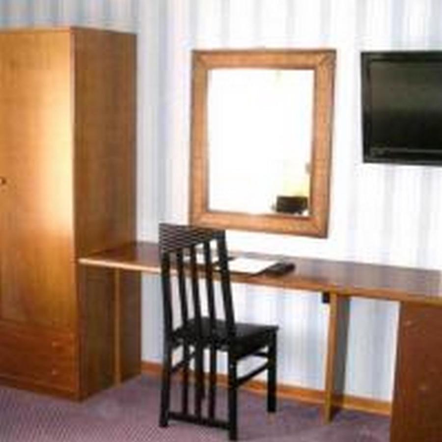 Hotel De La Ville Central Латина Екстериор снимка
