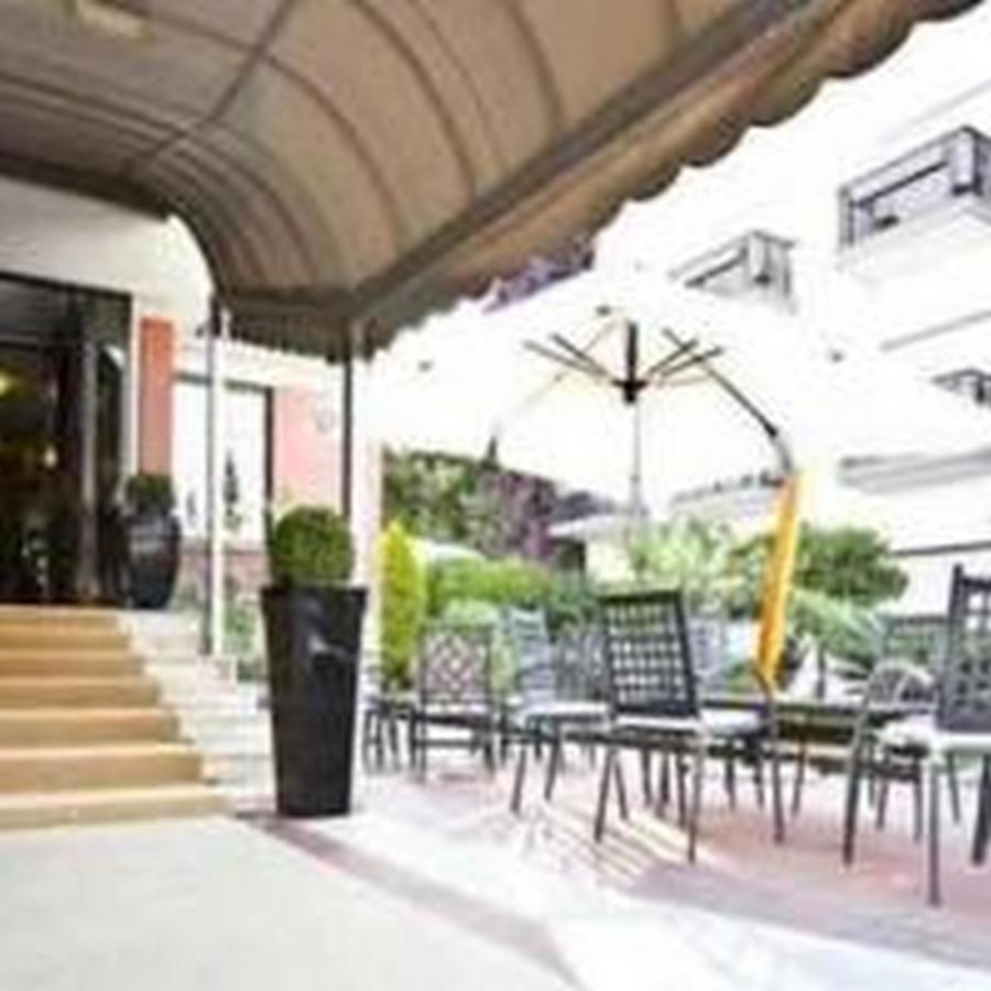Hotel De La Ville Central Латина Екстериор снимка