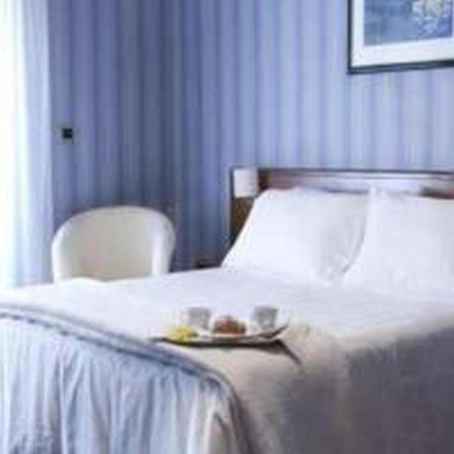 Hotel De La Ville Central Латина Екстериор снимка