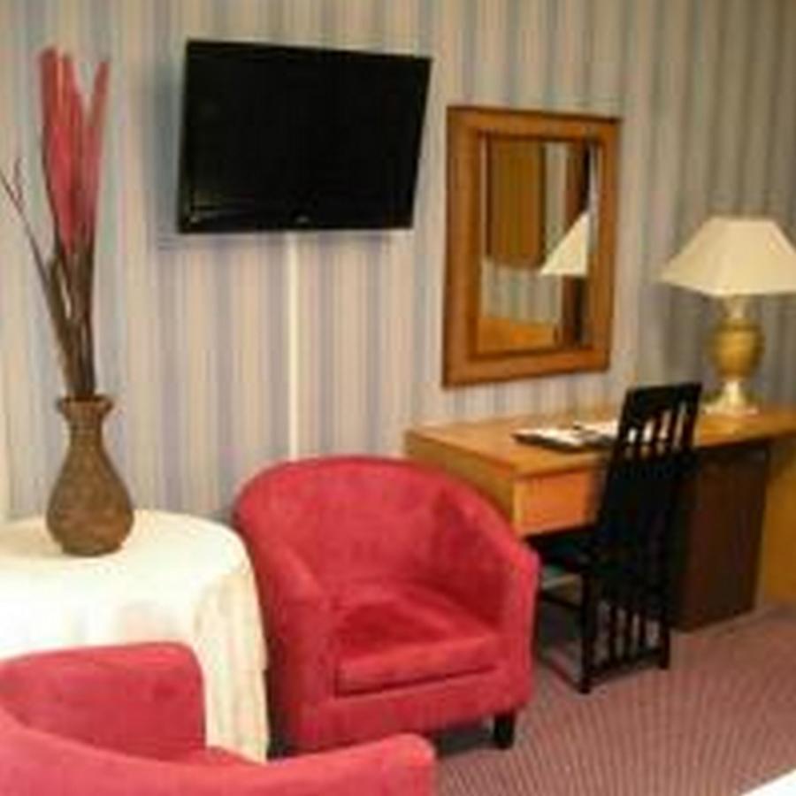 Hotel De La Ville Central Латина Екстериор снимка