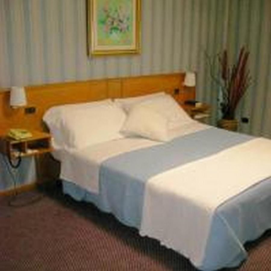 Hotel De La Ville Central Латина Екстериор снимка