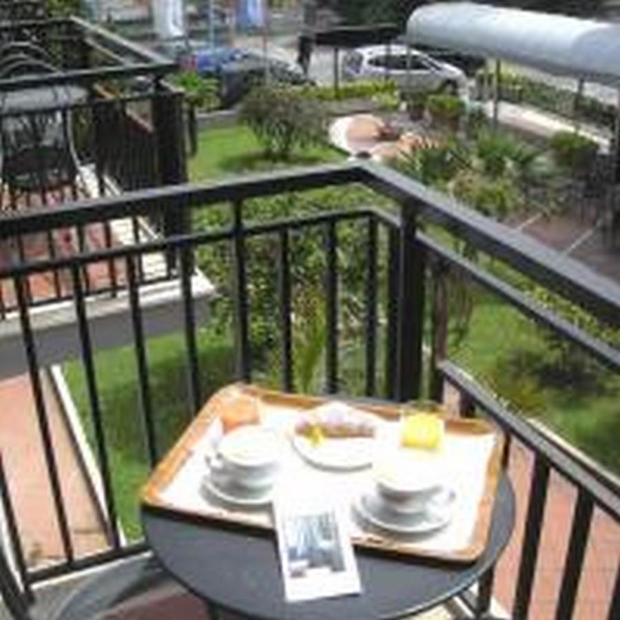Hotel De La Ville Central Латина Екстериор снимка