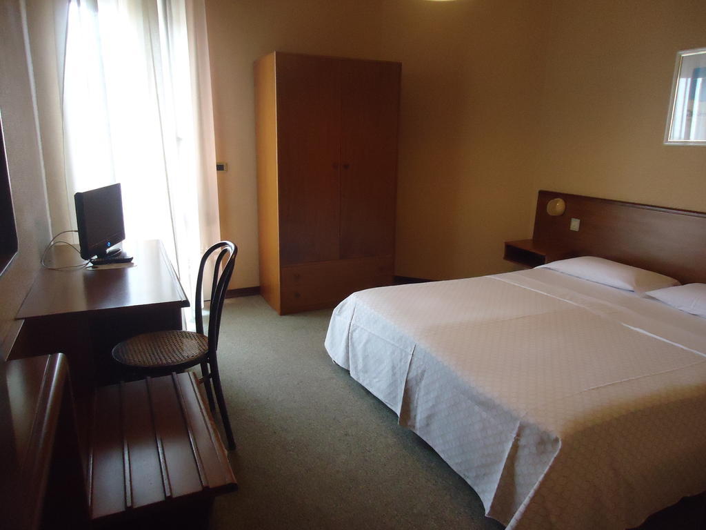 Hotel De La Ville Central Латина Екстериор снимка