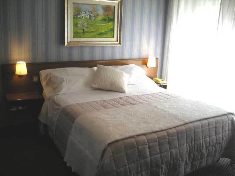 Hotel De La Ville Central Латина Екстериор снимка