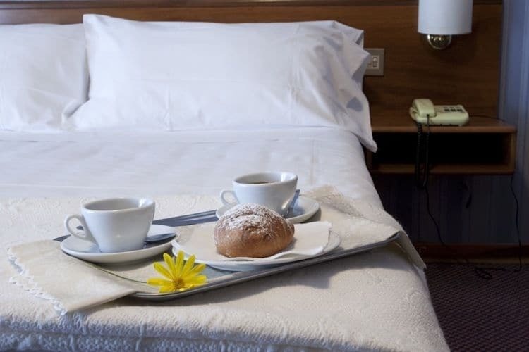 Hotel De La Ville Central Латина Екстериор снимка